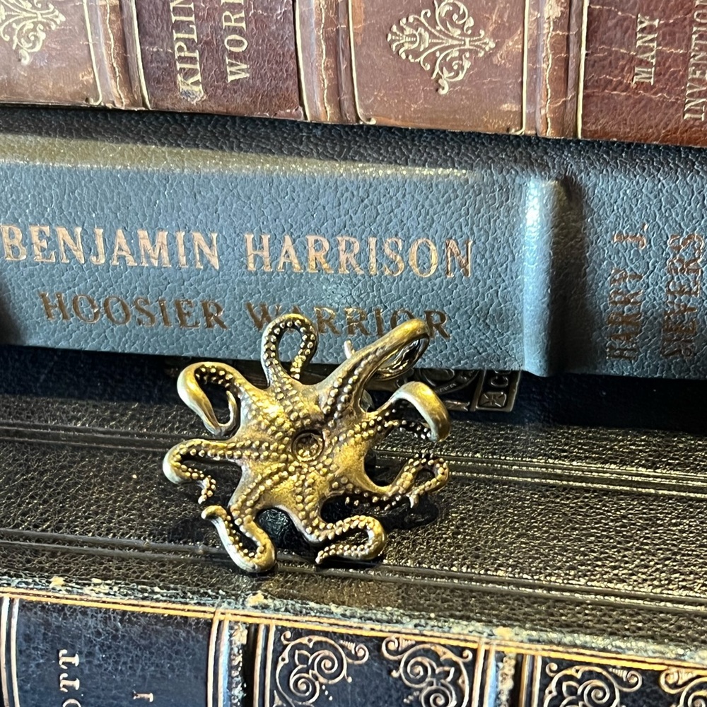 Solid Brass Octopus Vintage-style Sculpture Desk Decor - Picture 15 of 16